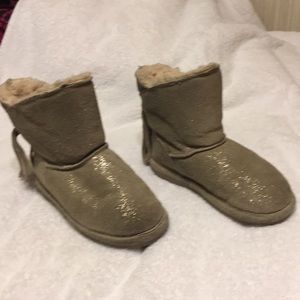 Bearpaw tan suede Mia boots size 11 toddler